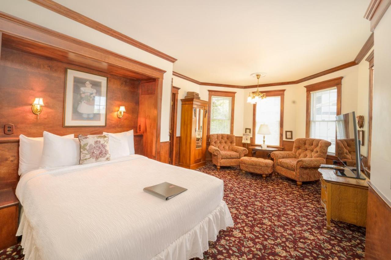 Yelton Manor Bed And Breakfast South Haven Room photo