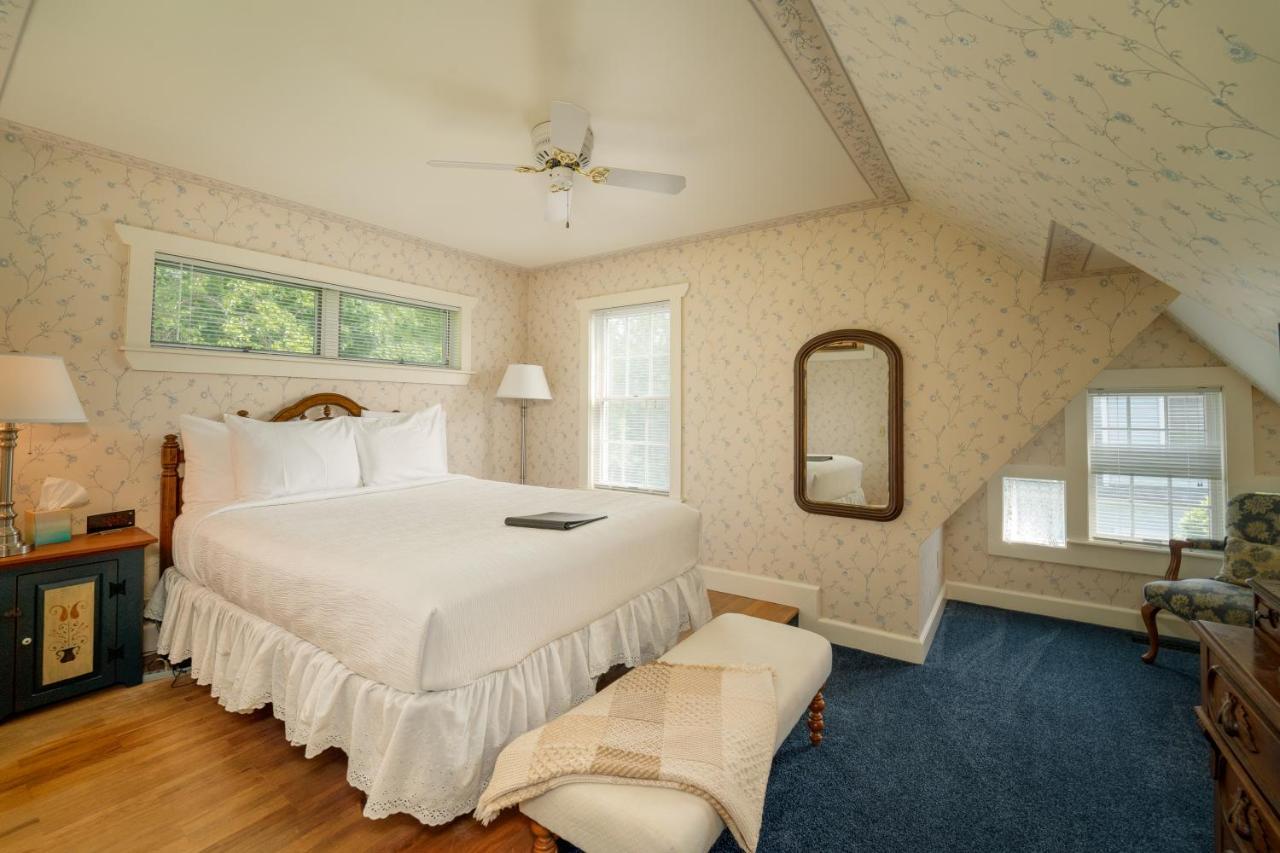 Yelton Manor Bed And Breakfast South Haven Room photo